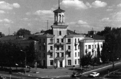 Арзамас 16. Дом со шпилем город Саров. Саров 1960. Арзамас 16 завод. Дом со шпилем Саров история.